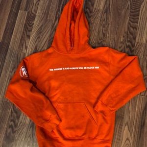 Women’s Gilden Sweatshirt.